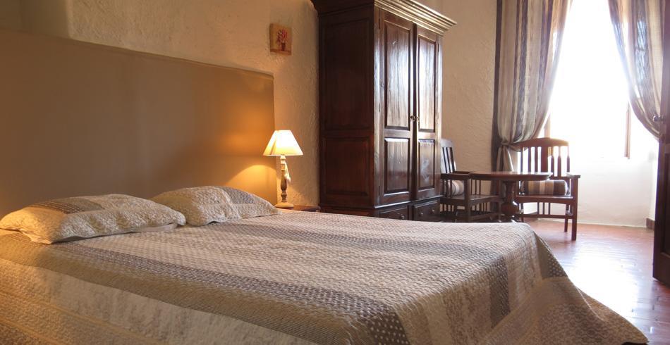 Domaine De Bertrandy Bed & Breakfast Allemagne-en-Provence Exterior photo